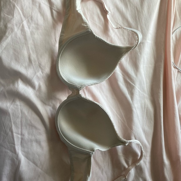 Body by Victoria’s Secret light pink/nude bra - Picture 2 of 5